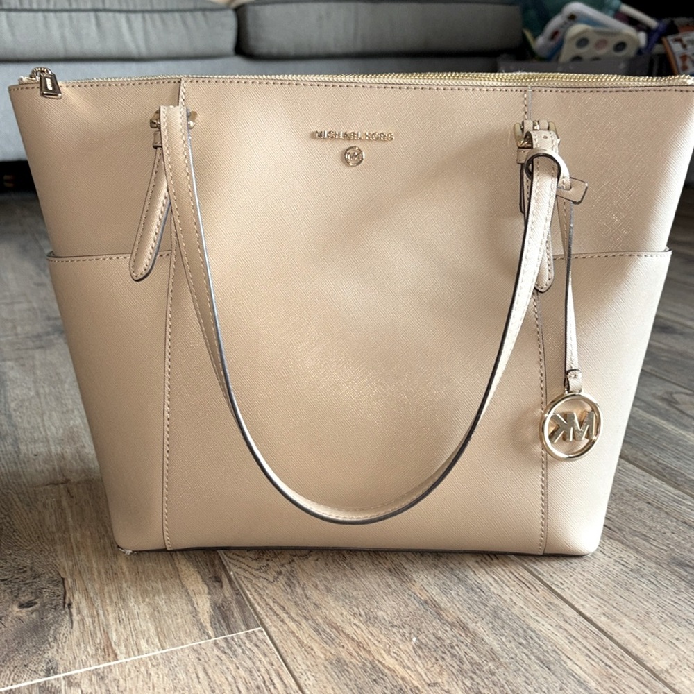 MK tote